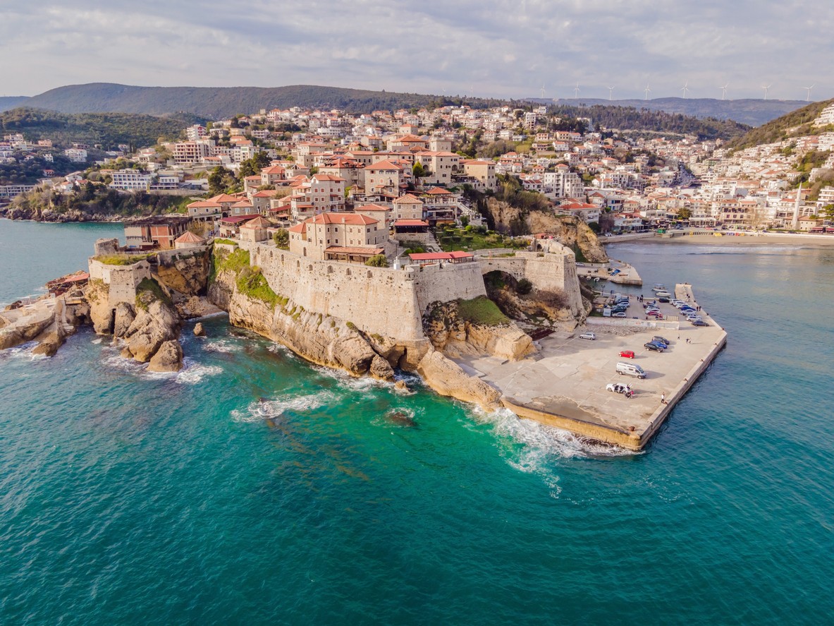 Mestečko Ulcinj v Čiernej Hore. 