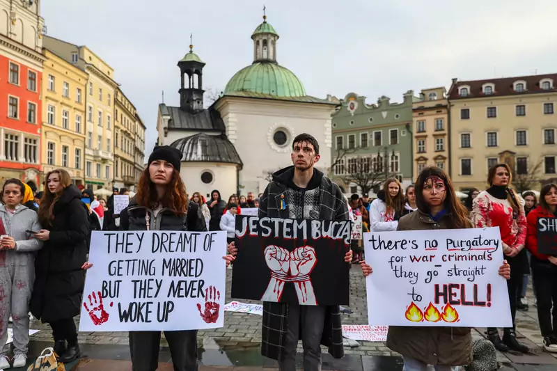 Protest Ukraińców i Ukrainek na starówce w Krakowie