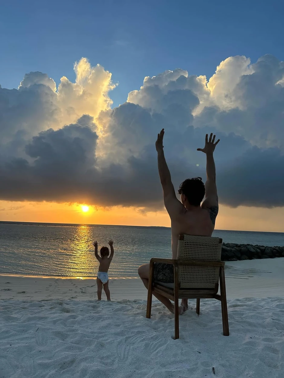 Miloš Biković sa sinom na Maldivima