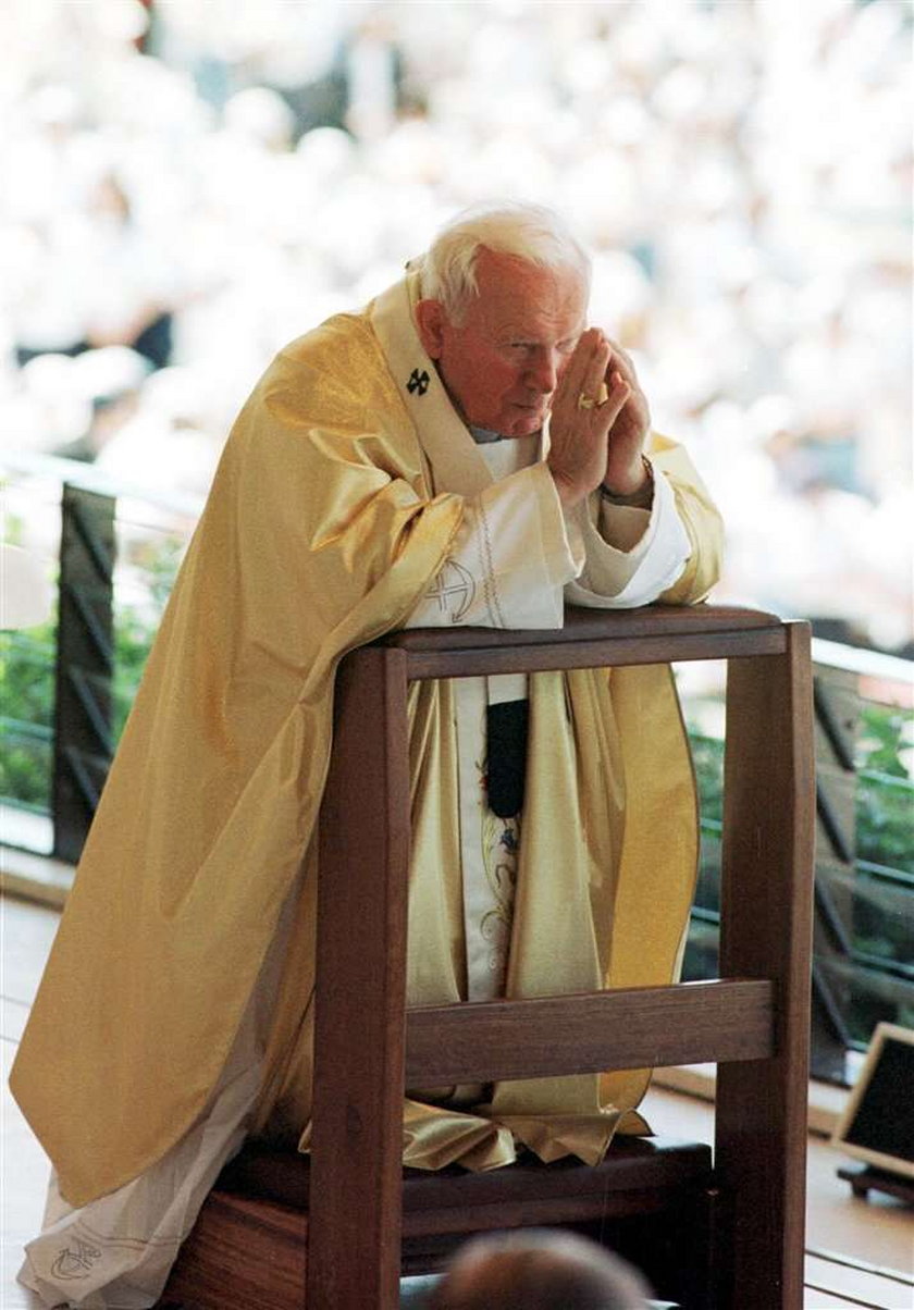 Sodano opóźnia beatyfikacją Jana Pawła II