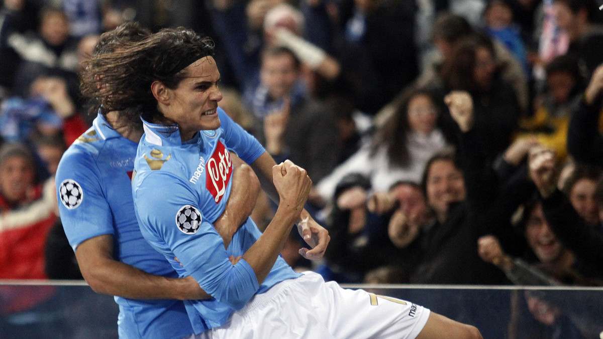 Piłkarze SSC Napoli sprawili sensację na Stadio San Paolo. W meczu piątej kolejki grupy A Ligi Mistrzów pokonali oni faworyzowaną ekipę Manchesteru City 2:1 (1:1) i są blisko awansu do 1/8 finału. The Citizens są zaś bliscy wyeliminowania.