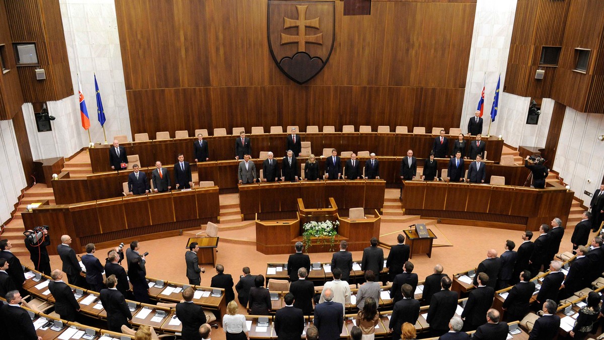 Słowaccy deputowani znieśli, na wniosek opozycyjnej chadecji, immunitet chroniący posłów przed odpowiedzialnością karną. Opozycja uważa, że wynik głosowania przejdzie do historii parlamentaryzmu.