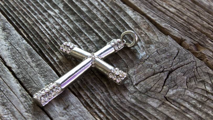 Beliebte Schmuckanhänger mit Kreuz im Vergleich