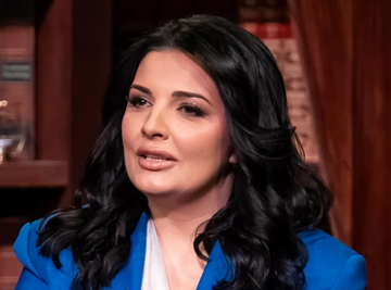 LINIJA DEKOLTEA SE POPELA DO VRATA: Milena Popović zapalila mreže novim izdanjem! (Foto)