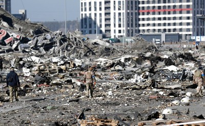 OSW: Wojna w Ukrainie ma charakter pozycyjny. Rosjanie bez skrupułów atakują ludność cywilną