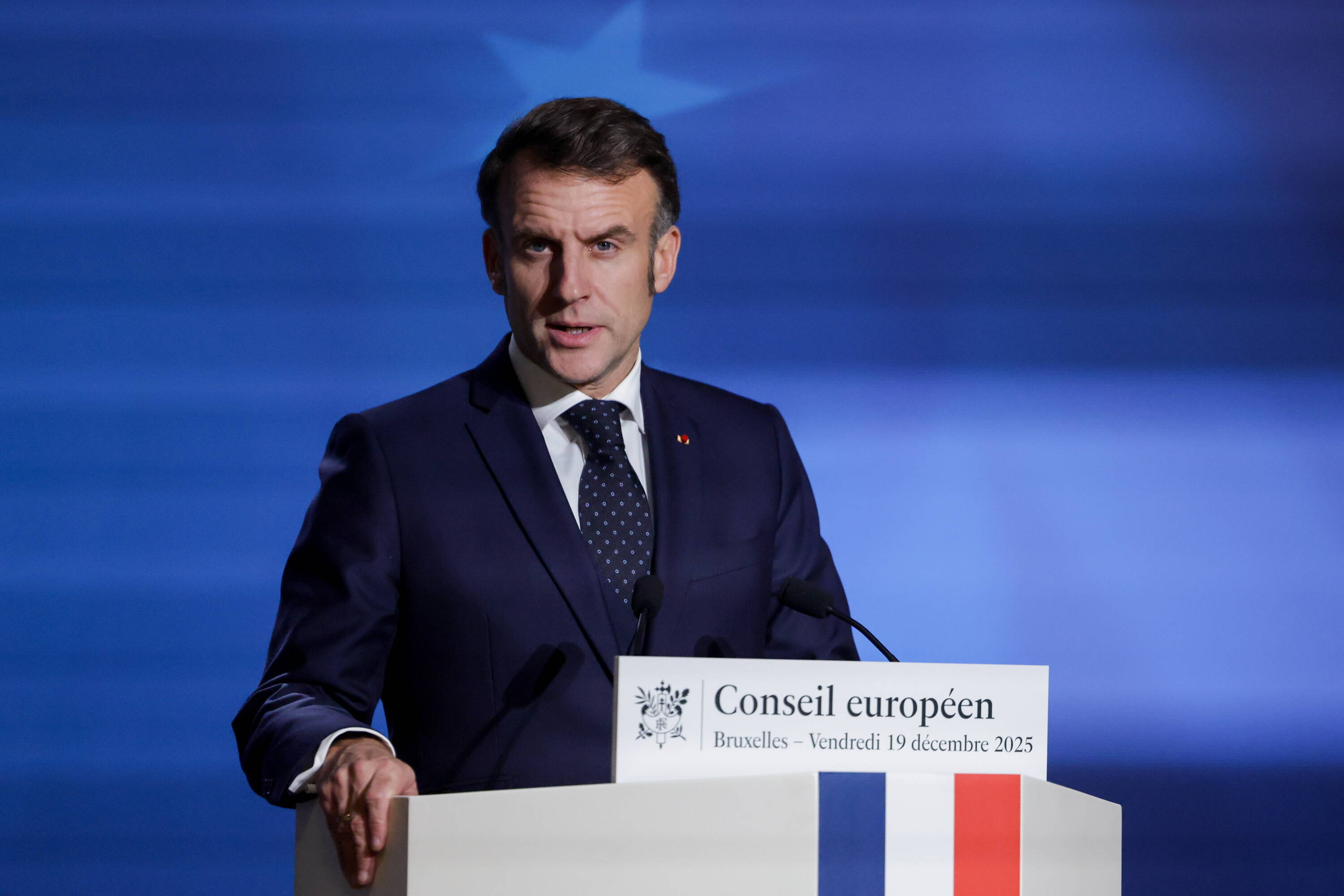 Macron ogłasza budowę nowego atomowego lotniskowca dla Francji
