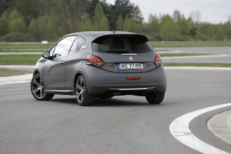 Peugeot 208 GTi moc aż go rozsadza! (Test, opinie, dane