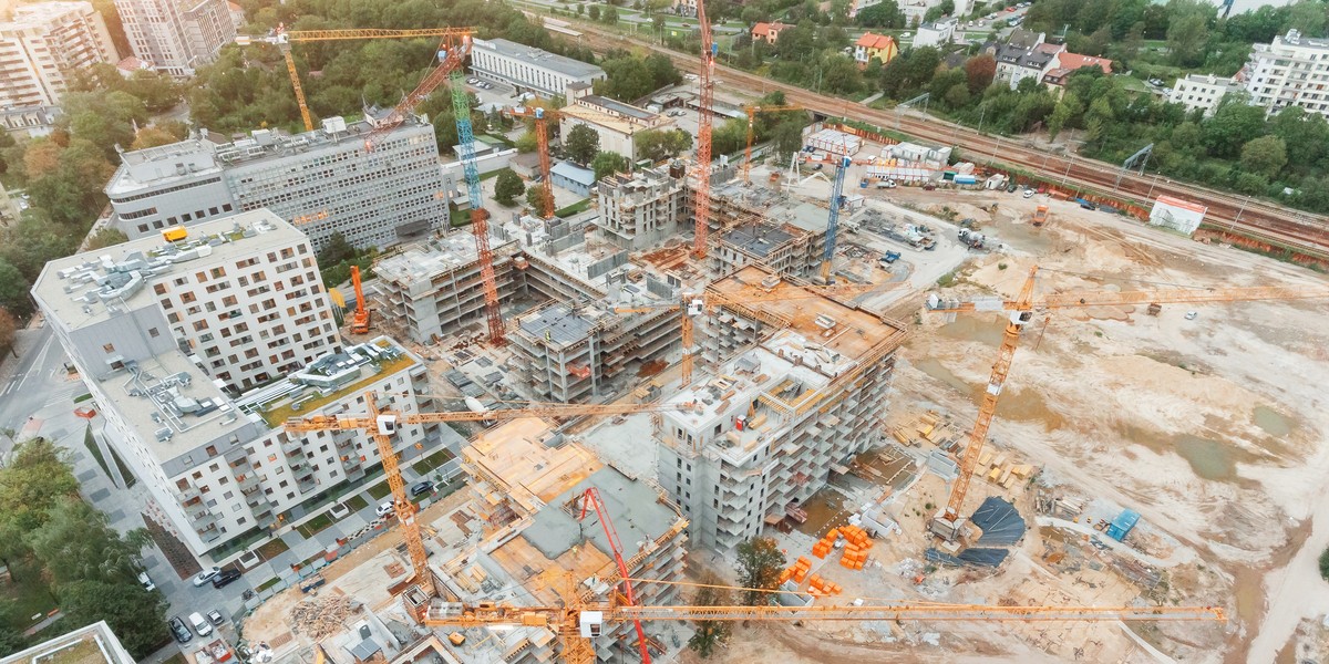 Dom Development zwiększa zasób ziemi, ale buduje coraz mniej mieszkań