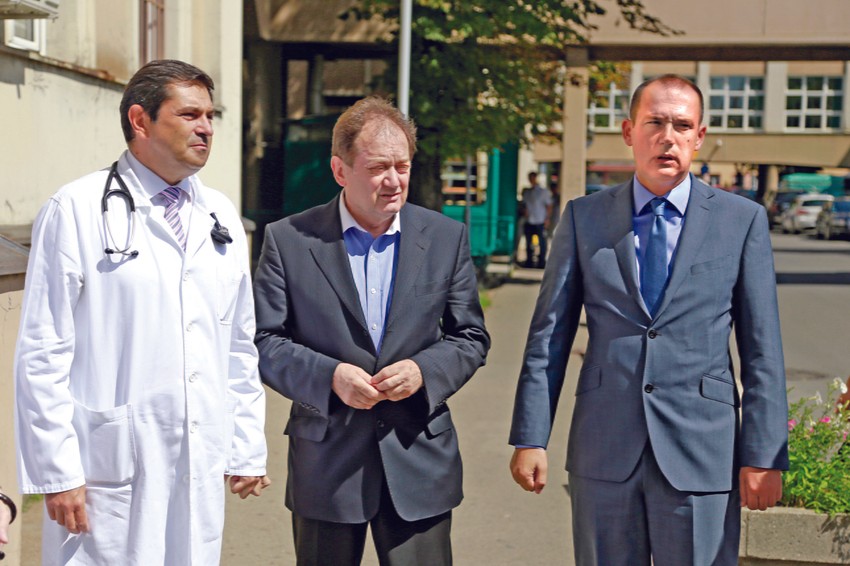Vrh srpskog zdravstva: Ministar Zlatibor Lončar, Miljko Ristić i Milika Ašanin