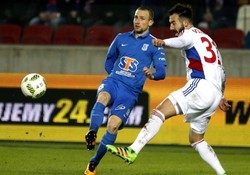 Ekstraklasa: Poważny uraz Szymona Pawłowskiego. Piłkarz Lecha doznał złamania kości jarzmowej
