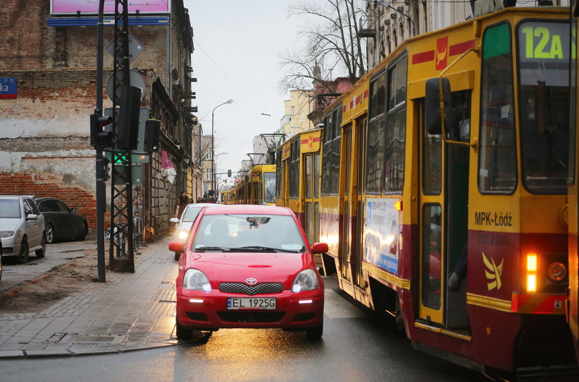 Tramwaj zablokował skrzyżowanie 