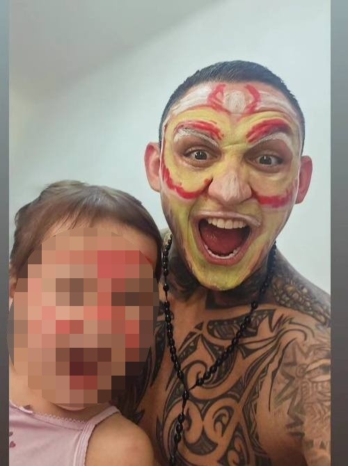 Zápasník Gábor Boráros a jeho dcérka Zora. 