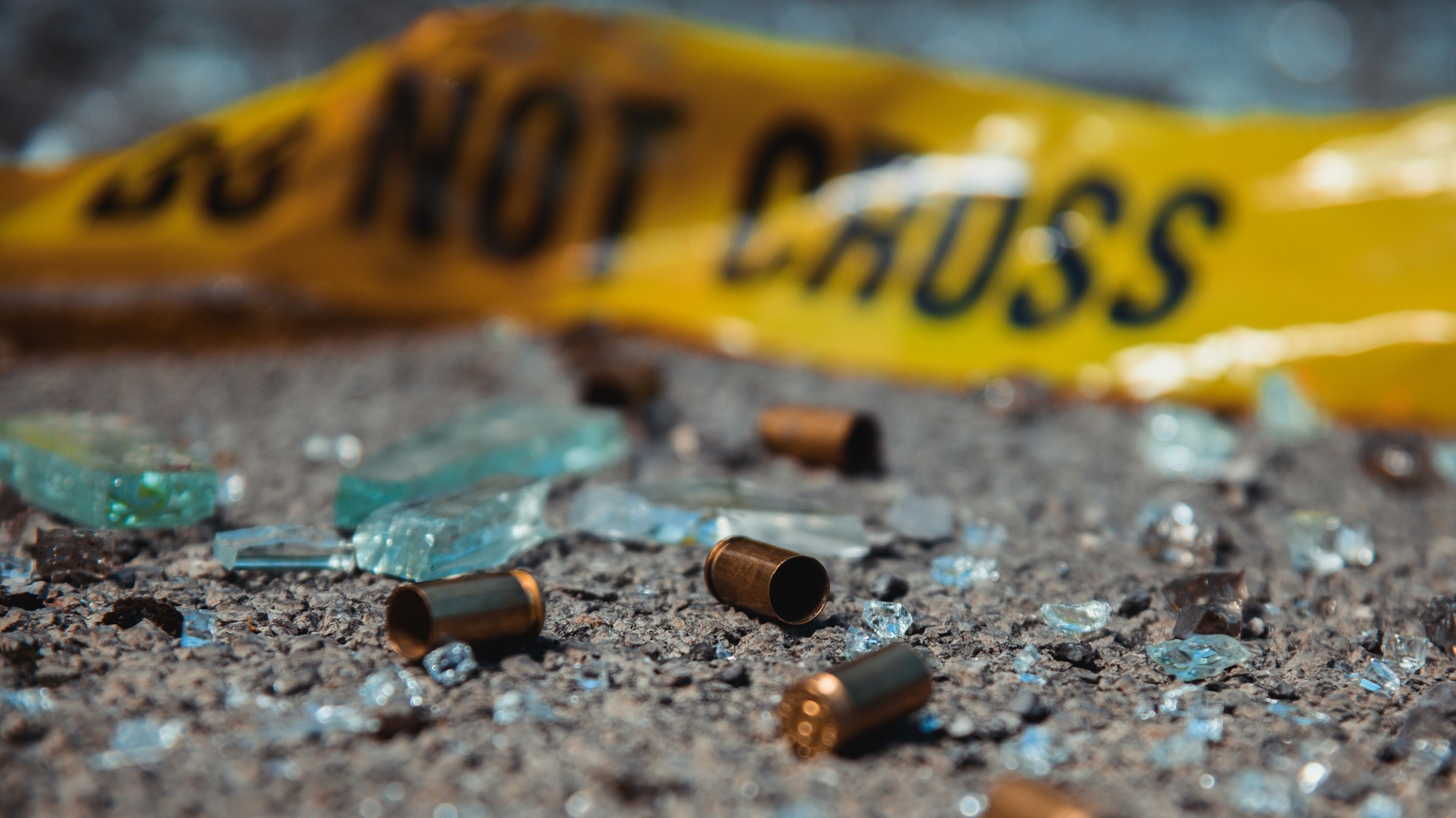 Pri protestoch v Karáčí došlo k streľbe a útokom na americký konzulát, polícia zasiahla slzotvorným plynom.  (ilustračné foto)