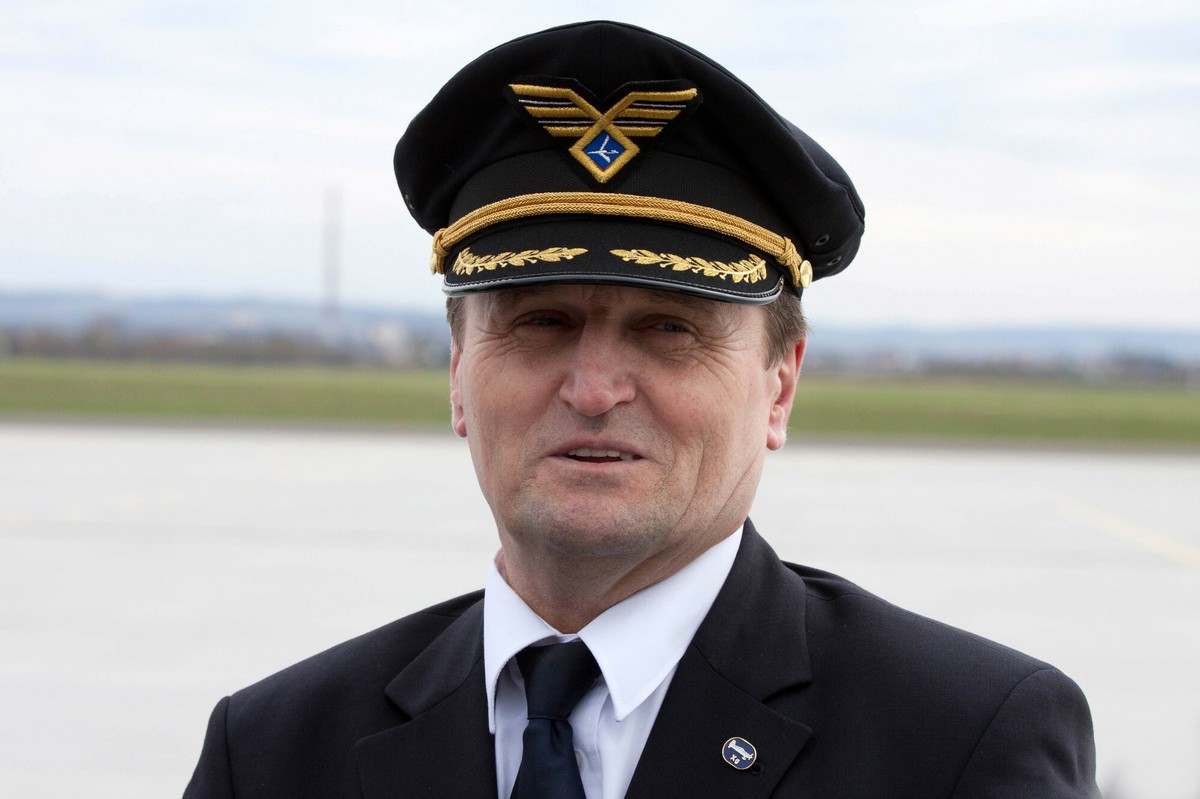 Pilot Tadeusza Wrona zyskał przydomek "Anioł z Okęcia"