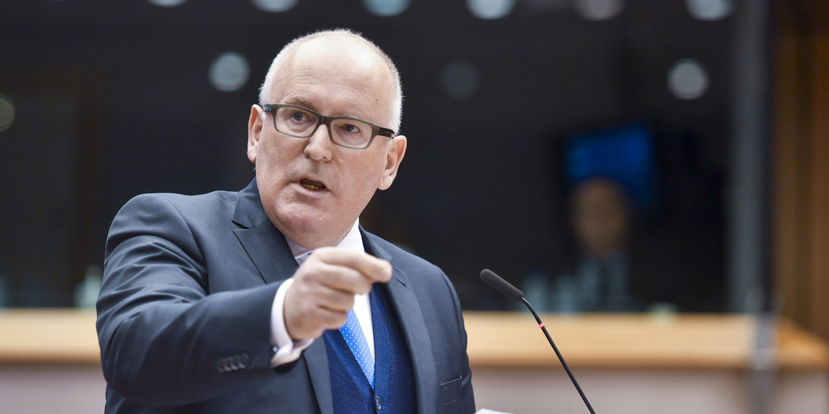 Co za zwrot! Morawiecki prosi o przysługę... Timmermansa