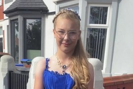 Kad se pojavila na maturi u OVOJ HALJINI, druga deca su joj je ODMAH ISCEPALA: Dala za nju 500 EVRA, pa doživela nezampaćeno VRŠNJAČKO NASILJE