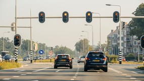 Ujawniono najbardziej „dochodowe” skrzyżowania w Polsce. Kierowcy płacą tu miliony złotych w mandatach