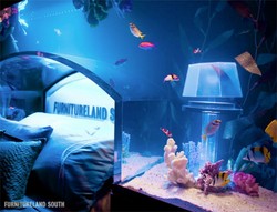 Łóżko w akwarium, basen na balkonie.... Niecodzienne pomysły na urządzenie domu. ZDJĘCIA