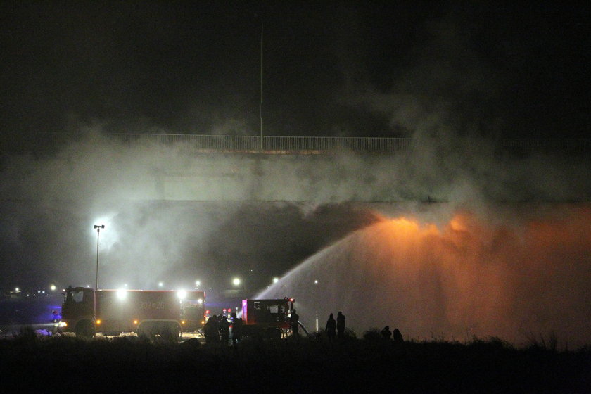 Fajerwerki nad płonącym mostem Łazienkowskim