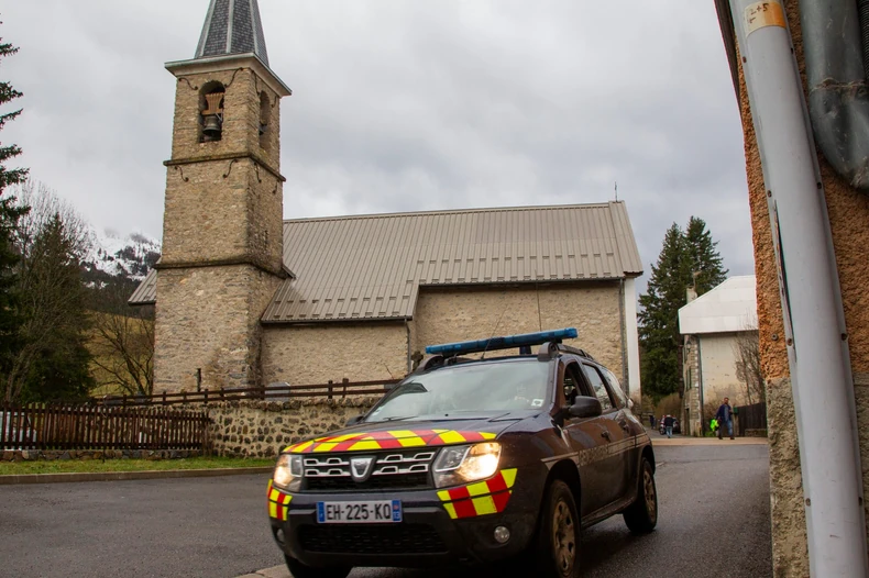 Slučaj nestalog Emila - policija u selu Le Verne