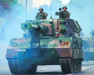 Wojsko Polskie się pochwali: Samoloty bojowe, czołgi, ale także rekonstruktorzy na koniach