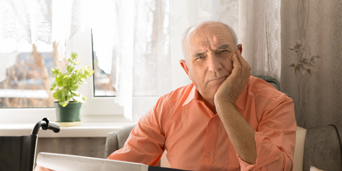 Część seniorów może nawet nie wiedzieć, że mają szanse na dodatkowe 360 zł do emerytury. Jakie warunki trzeba spełnić?