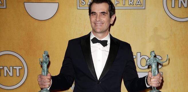 Ty Burrell z nagrodami za główną rolę męską i całą obsadę serialu 