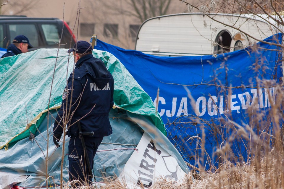 POZNAŃ TRZY OSOBY ZMARŁY W PRZYCZEPIE KEMPINGOWEJ (policja)