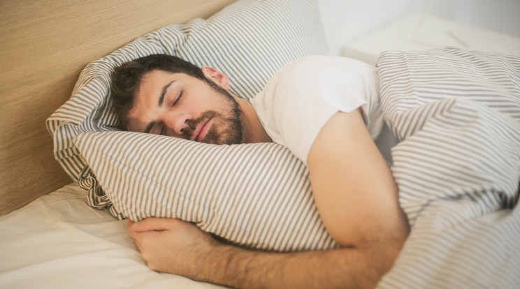 Lefolyótisztítót öntött alvó ismerőse fülébe egy szegedi férfi /Illusztráció: Pexels