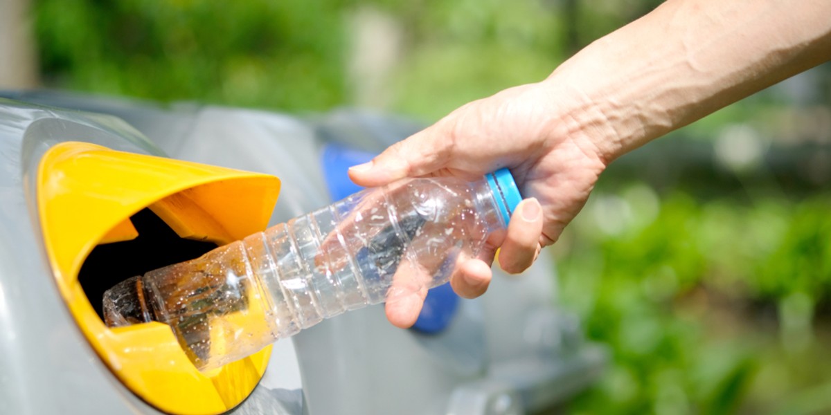 Dzięki segregacji odpadów można odzyskać i przetworzyć wiele surowców, takich jak plastik, szkło czy metale