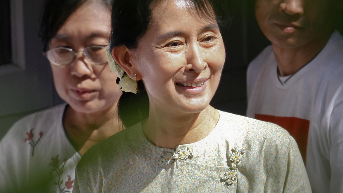 Władze Birmy ostrzegły przed składaniem skarg na przeprowadzone 7 listopada wybory parlamentarne. Może to sprawić, że uwolniona liderka opozycji Aung San Suu Kyi, która wezwała do sprawdzenia nieprawidłowości, może mieć znowu kłopoty.