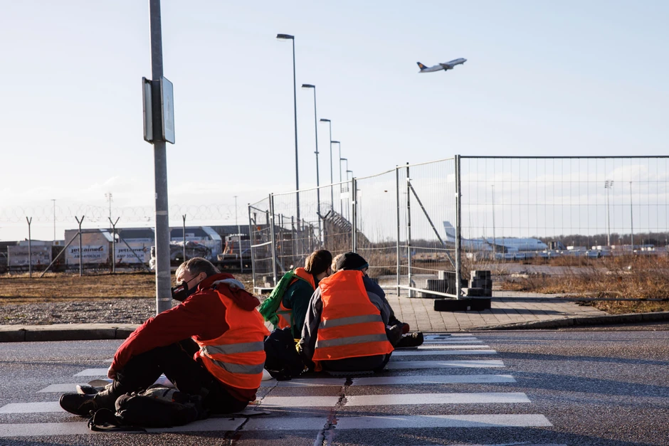Aktivisti grupe Ustanak poslednje generacije na protestu u Nemačkoj