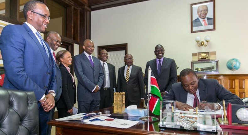 Kenya's president signs bill seeking to reduce lending rate