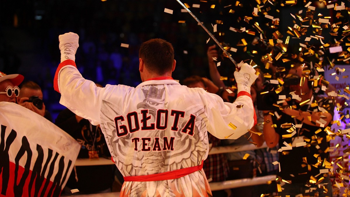 Częstochowa, 25.10.2014. Andrzej Gołota po walce z Danellem Nicholsonem z USA na gali Fight Night 9 Gołota vs. Nicholson - Pożegnanie