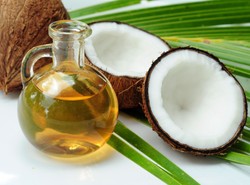 Zastąpi pastę do zębów i kawę? Zalety oleju kokosowego