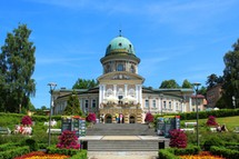 Z tą kartą zapłacisz mniej za sanatorium. Przysługuje każdemu, kto skończył 60 lat