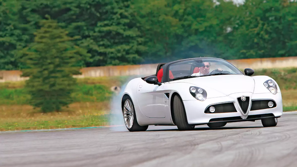 Alfa Romeo 8C Spider - Białe marzenie