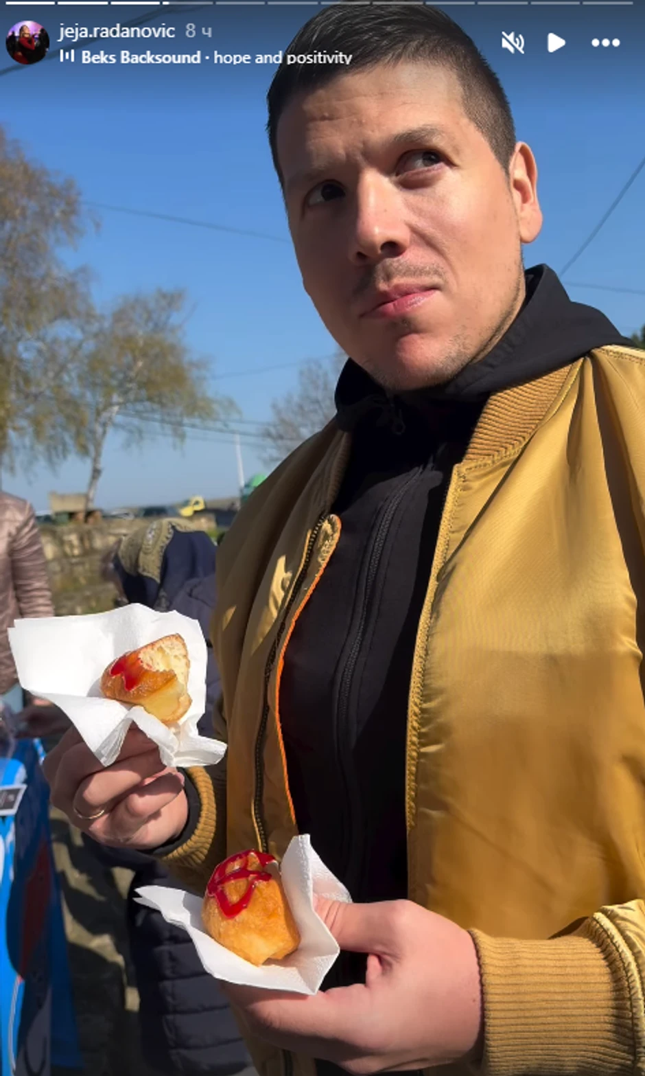 Jelena i Sloba sa decom slave Vrbicu