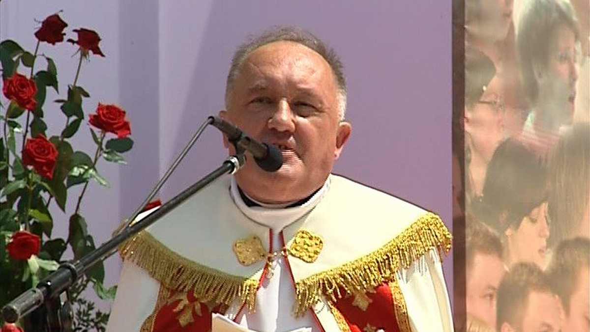 Metropolita warszawski kardynał Kazimierz Nycz powiedział w sobotę po konsystorzu w Watykanie, podczas którego otrzymał od Benedykta XVI insygnia kardynalskie, że nigdy nie pragnął władzy.