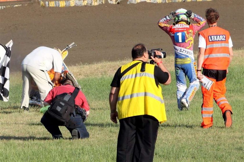 Pożar na meczu żużlowym. Motocykl żużlowca Lotosu Wybrzeże zapalił się jak pochodnia