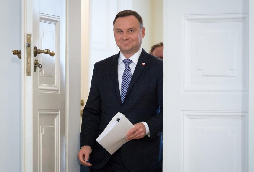 Andrzej Duda mało płaci ministrom?