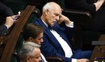 Co za wpadka! Janusz Korwin-Mikke zasnął w Sejmie