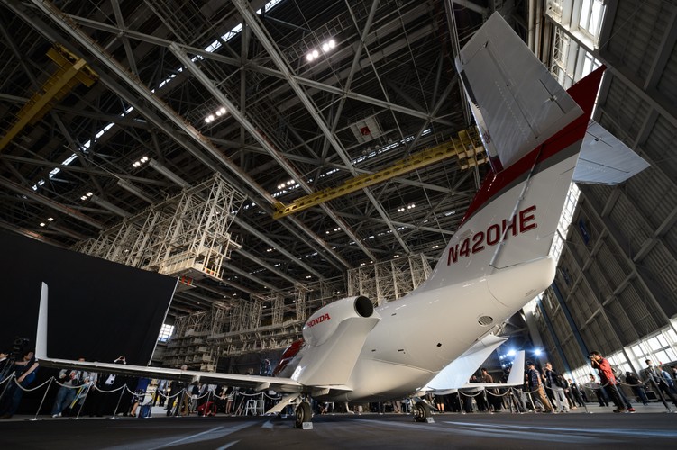 HondaJet w ciągu najbliższych kilku miesięcy ma otrzymać ostateczną certyfikację federalnego urzędu lotnictwa. Dzięki niej, kosztujący 4,5 mln dolarów samolot trafi do sprzedaży w Stanach Zjednoczonych i Europie. W cierpliwość muszą się natomiast uzbroić klienci z Azji. Michimasa Fujino podkreśla, że samolot Hondy trafi na ten rynek nie wcześniej niż za pięć lat.