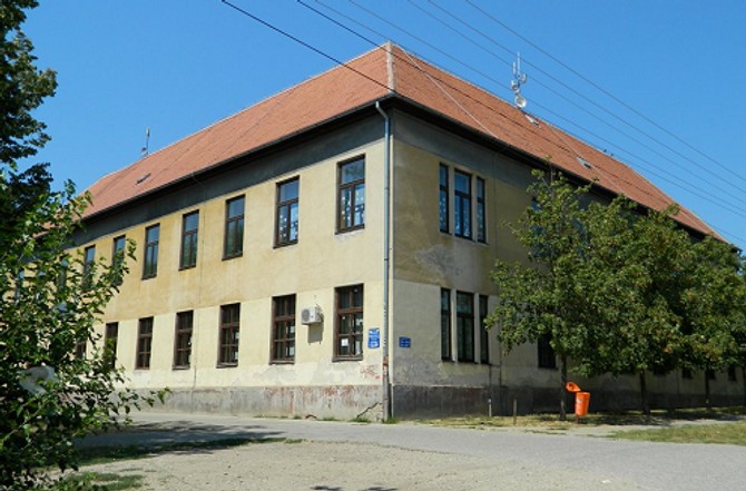 Osnovna škola u selu Jabuka
