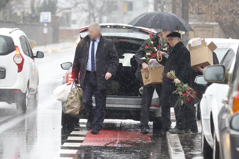 Święta Jarosława Kaczyńskiego zaczynają się na cmentarzu