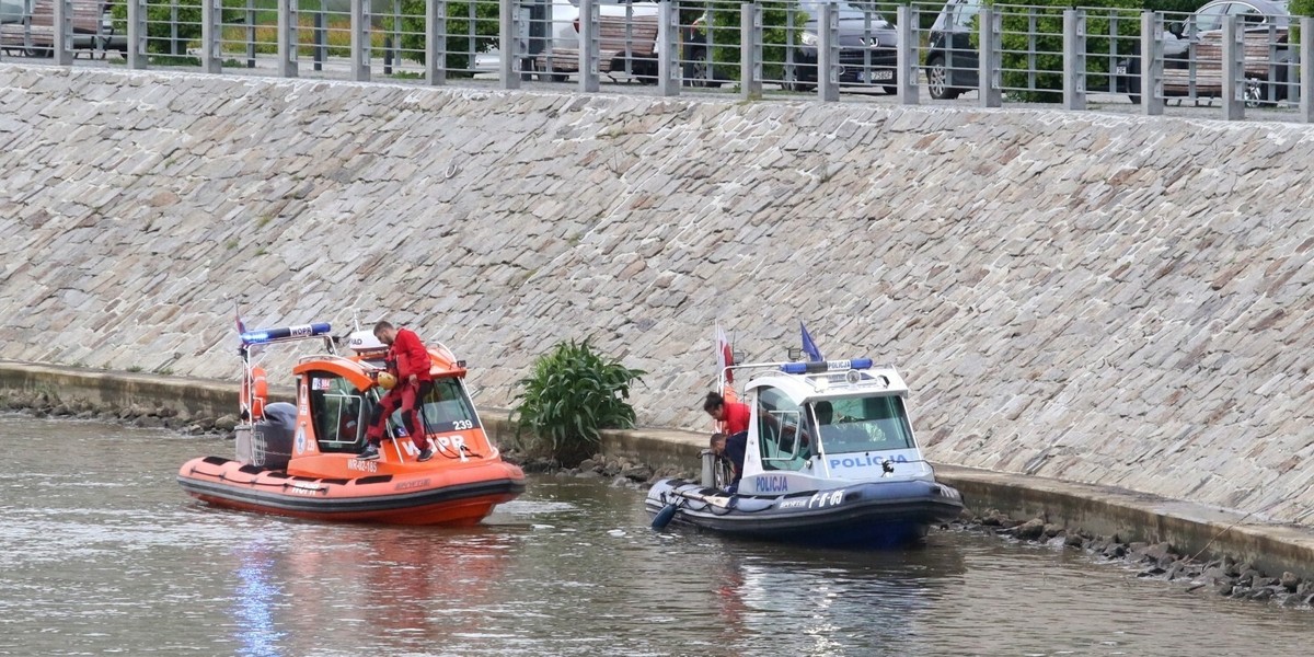 Niecodzienna akcja na wrocławskiej Odrze. 