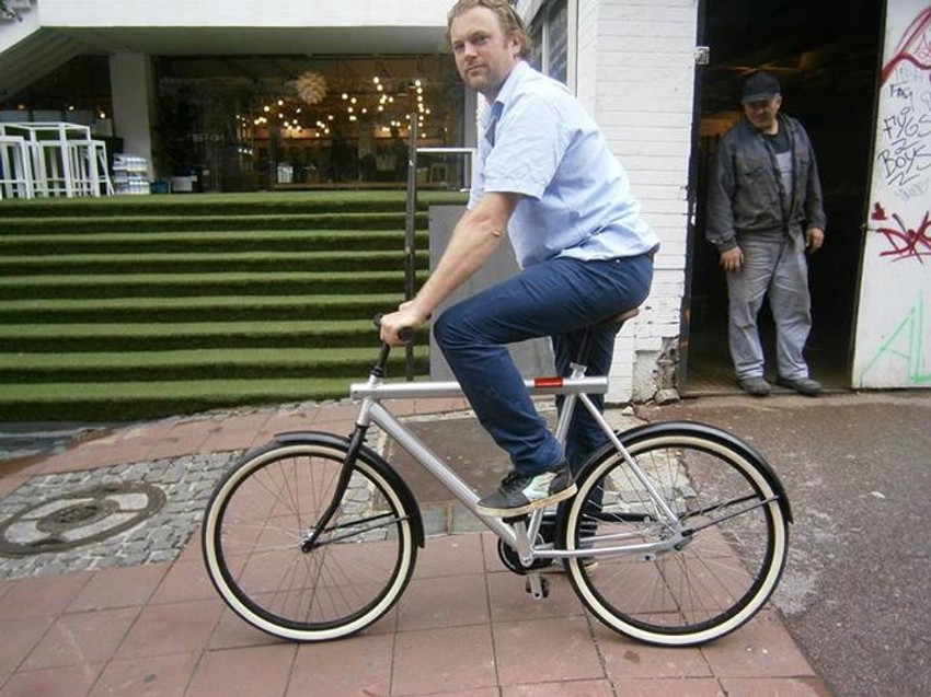 Van der Zijden na biciklu u vožnji Beogradom