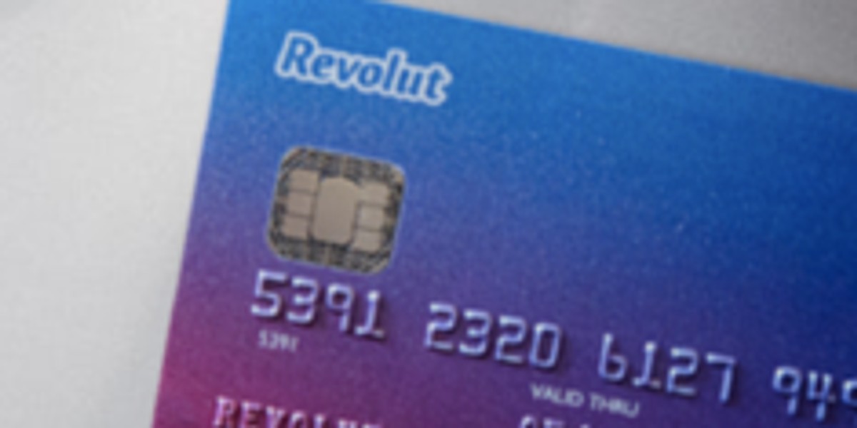 Revolut to wirtualny portfel do płatności bezgotówkowych w wielu walutach