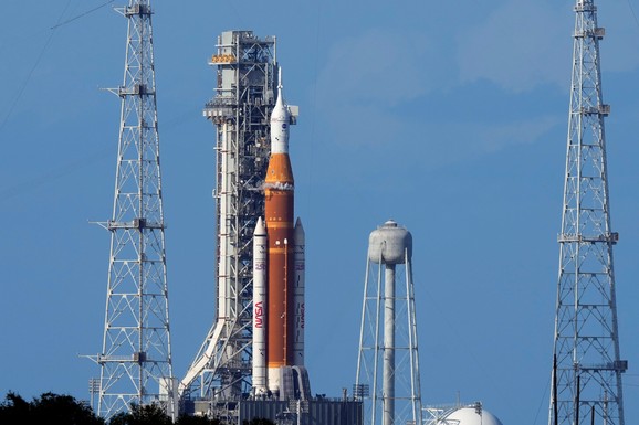 (UŽIVO) POČEO POVRATAK NA MESEC POSLE POLA VEKA! Ljudi će prvi put u istoriji otputovati najdalje od Zemlje, a najopasnija misija tek stiže