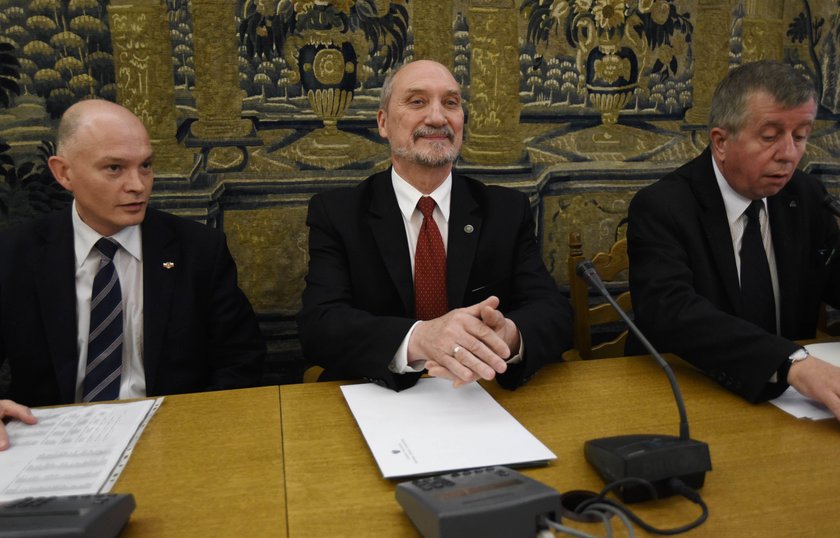 Spotkanie Tuska z Putinem. Macierewicz pokazał nagranie